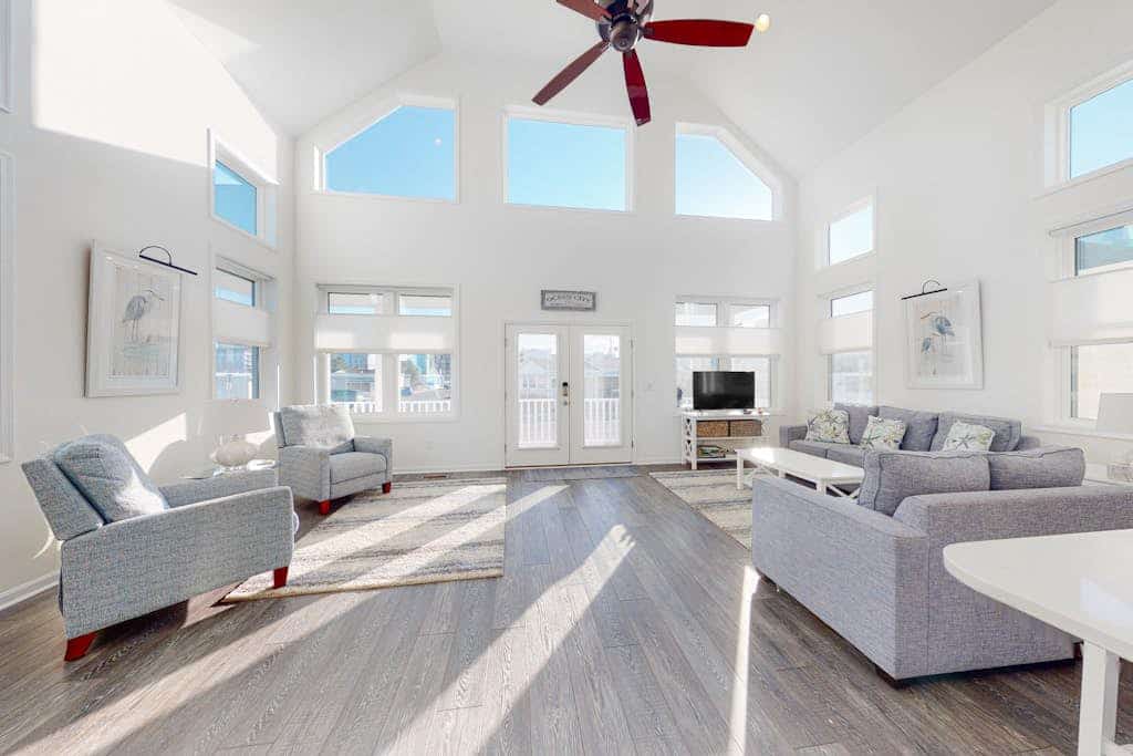 Large and Beautiful House 2 Blocks From Beach w/Shared Pool, Central AC, WiFi