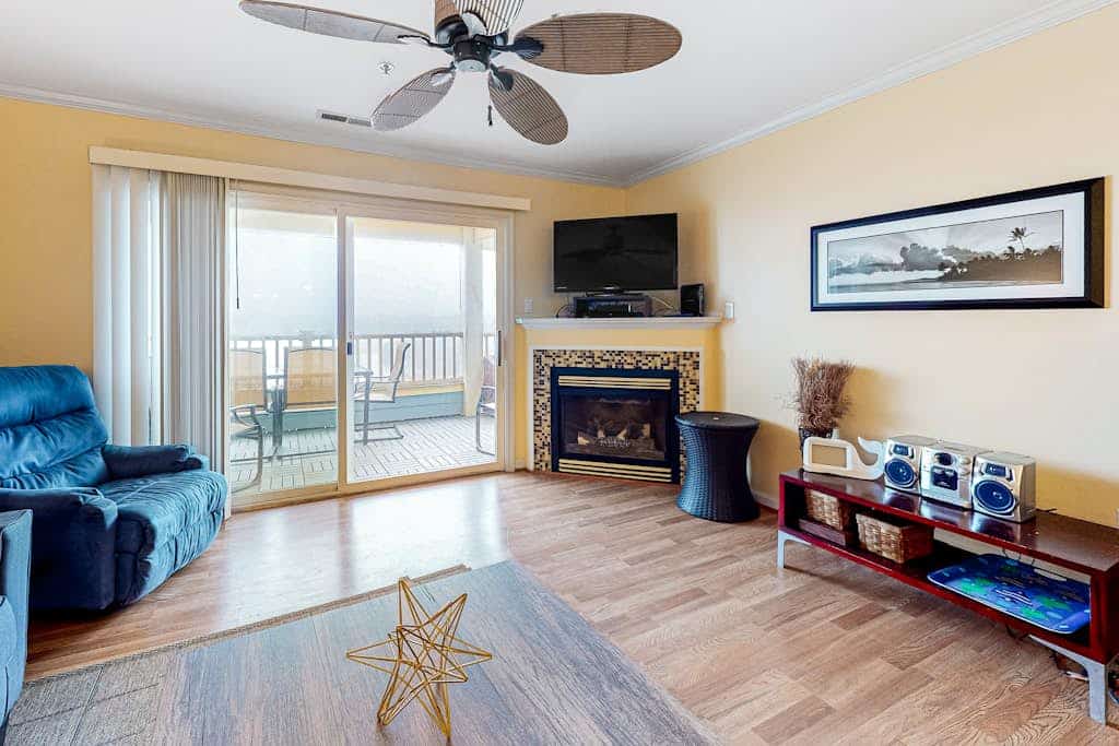 Sunny condo w/balcony, water views, shared outdoor pool + kiddie pool