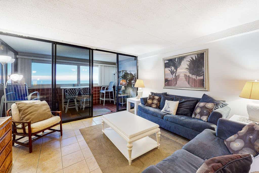Recently Updated Condo in Oceanfront Complex w/Shared Pool, Free WiFi