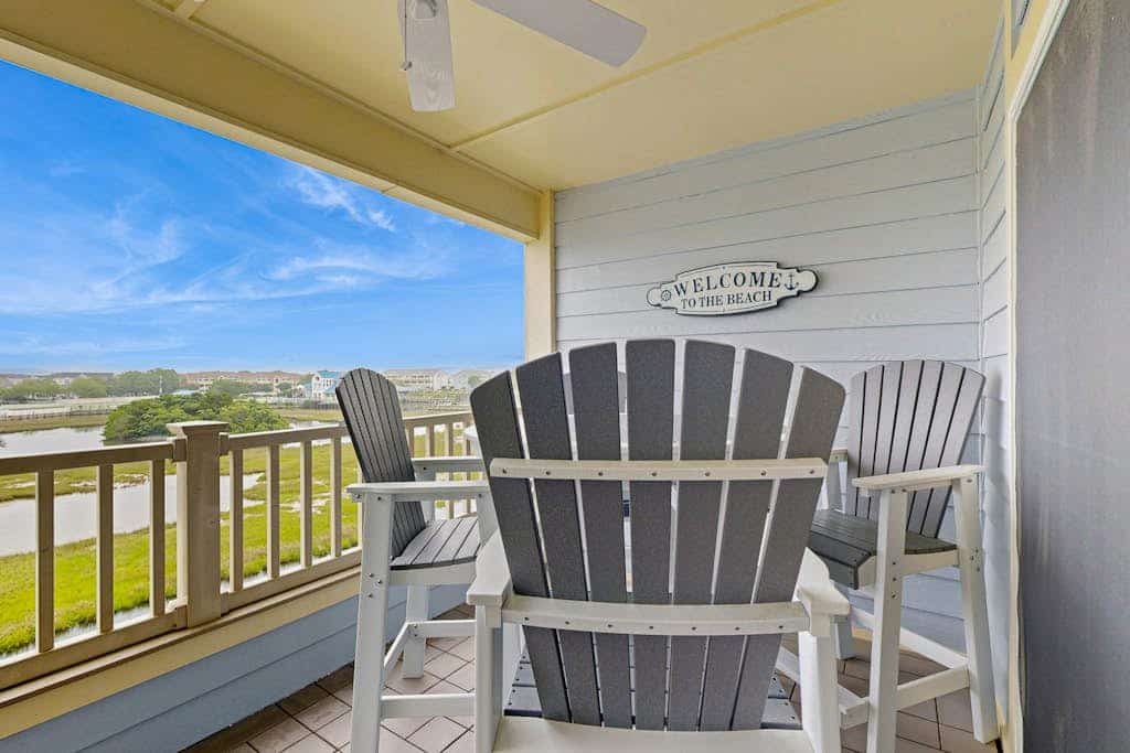 Family-friendly condo with beach access, pools, covered deck, W/D & AC