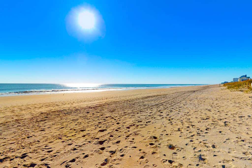 Multi-Level Townhouse Steps From the Beach w/Free WiFi, Private W/D, Central AC