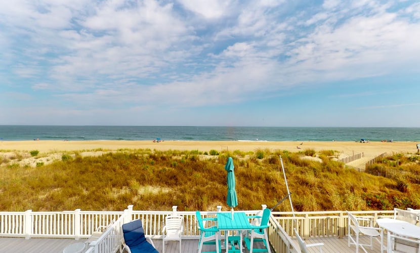 Oceanfront Townhouse w/Deck, Free WiFi, Views, Great Location, Central A/C