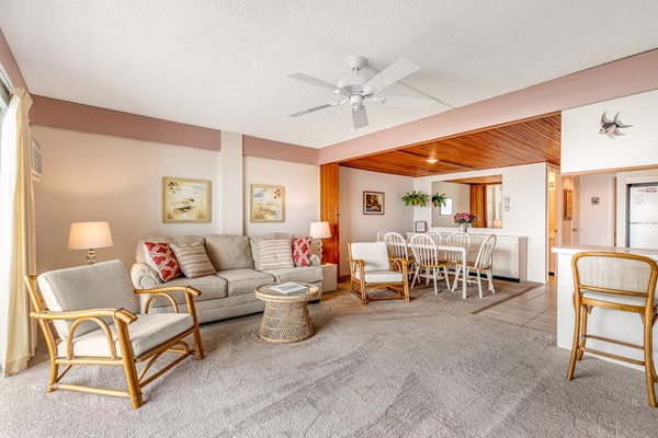 Roomy and Comfortable Oceanfront Condo w/Shared Pool, Balcony, Elevator