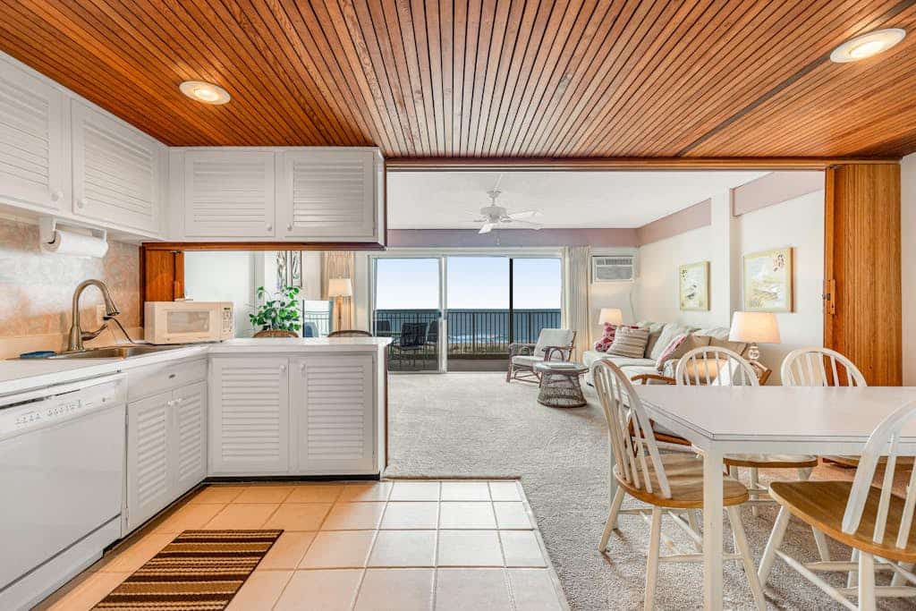 Roomy and Comfortable Oceanfront Condo w/Shared Pool, Balcony, Elevator