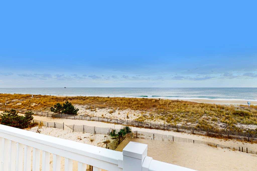 Wonderful Condo w/Private Washer/Dryer, All-Wood Interior, Shared Pool