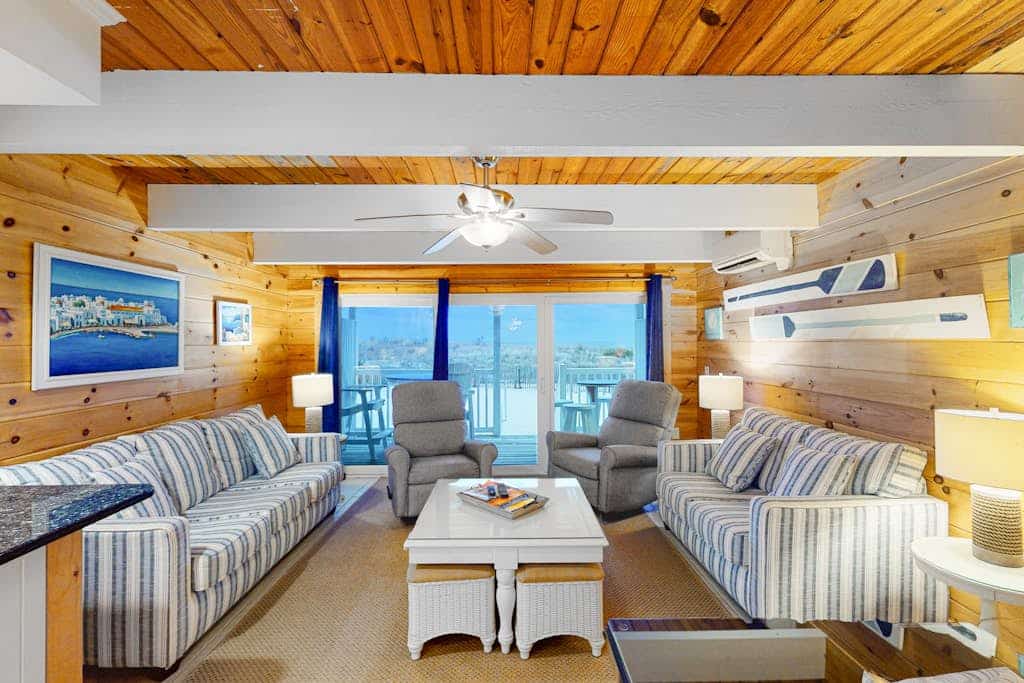 Wonderful Condo w/Private Washer/Dryer, All-Wood Interior, Shared Pool