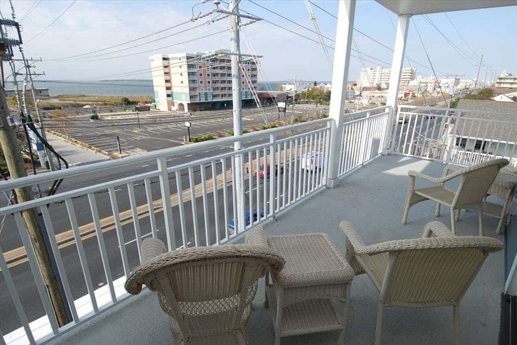 Lovely Condo w/Bay Views From Balcony, Shared Pool, Central AC, & Free WiFi