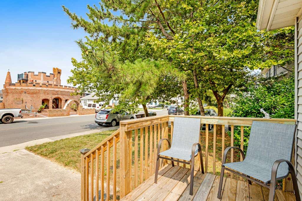 Wonderful House Near the Beach w/Free WiFi, Patio, Balconies, Central AC, & W/D