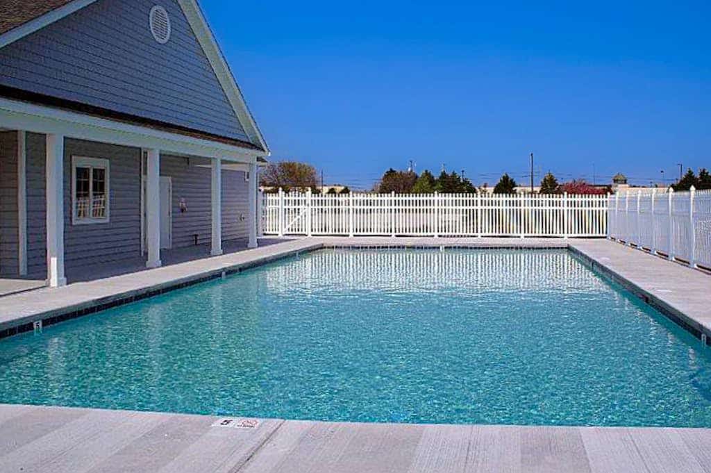 Contemporary townhome with 21-foot dock, 4 decks, WiFi, AC & shared pool
