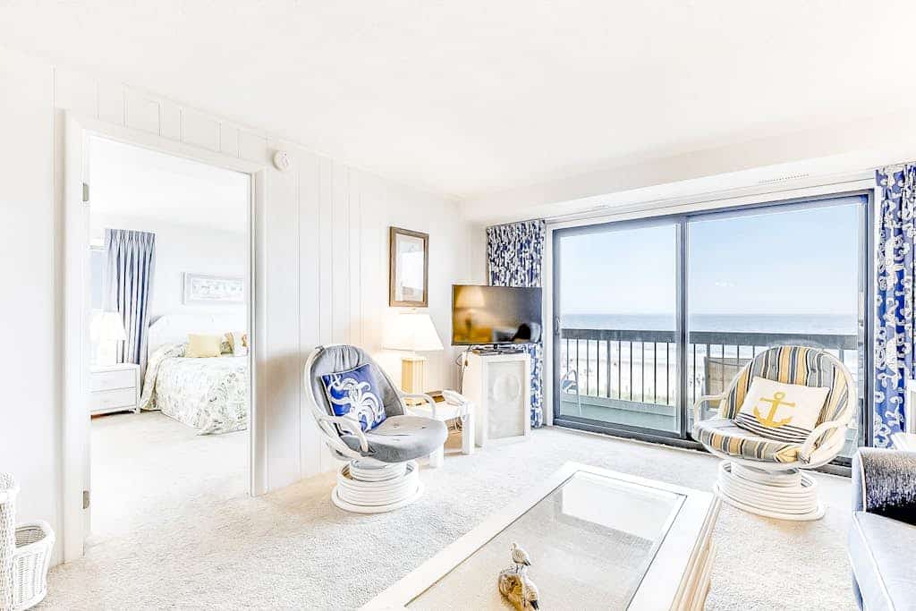 Wonderful Condo Located in Oceanfront Complex w/Shared Pool, WiFi, Private W/D