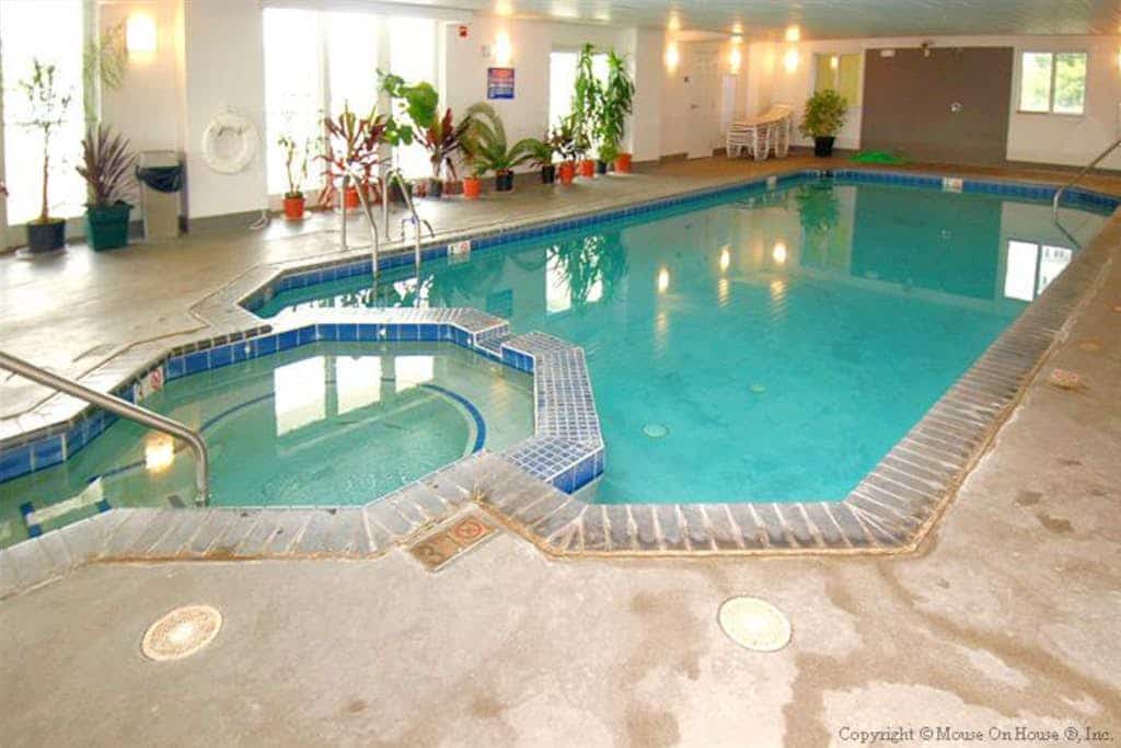 Gorgeous condo in oceanfront complex with pool, hot tub, WiFi, & central AC