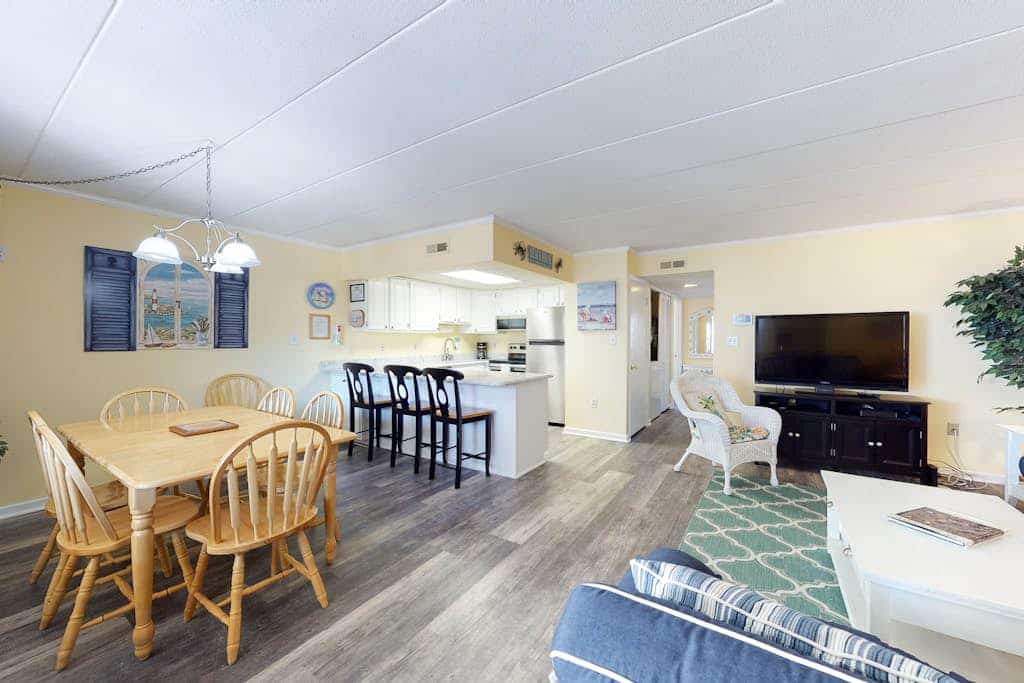 Wonderful Condo in Oceanside Building w/Free WiFi, Private Washer/Dryer