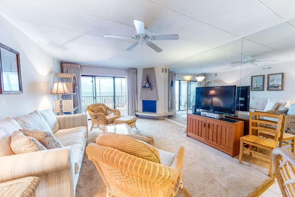 Family-Friendly Oceanfront Condo w/Balcony, Views, Central A/C, Free WiFi, Cable