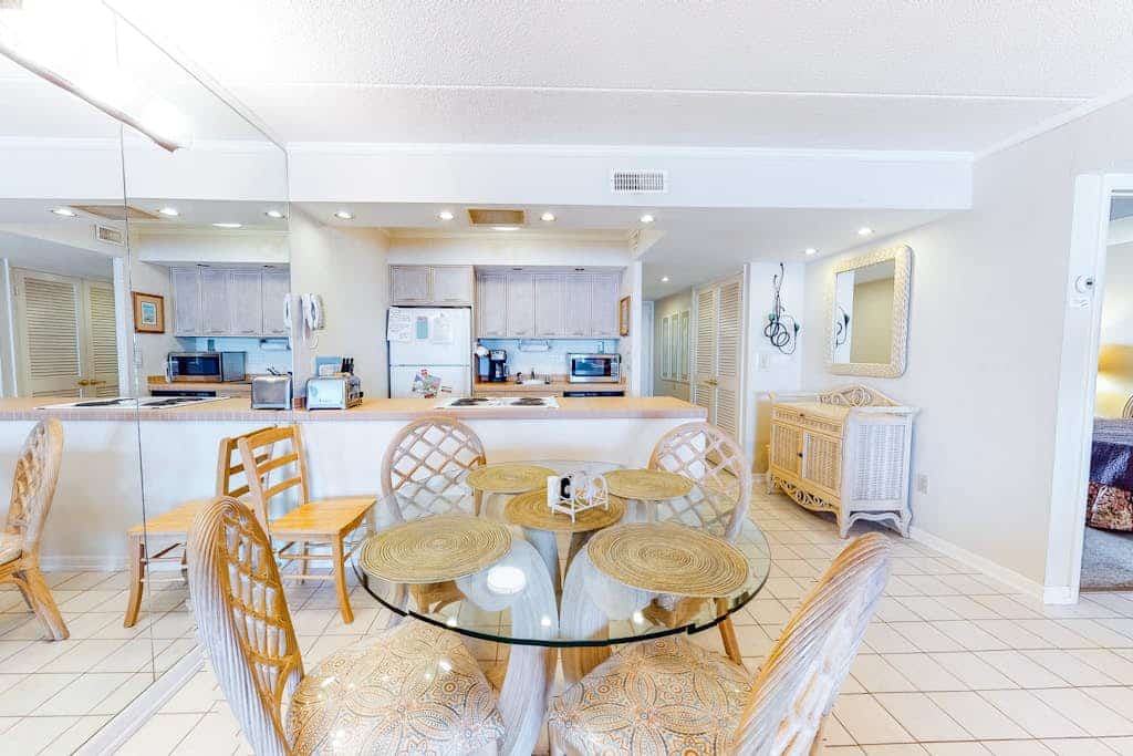 Family-Friendly Oceanfront Condo w/Balcony, Views, Central A/C, Free WiFi, Cable