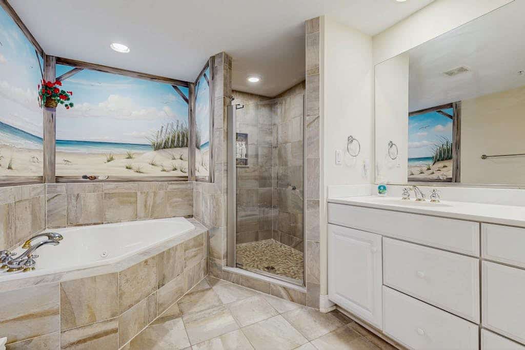 Beautiful oceanfront home with free WiFi fireplace, shared pool & hot tub