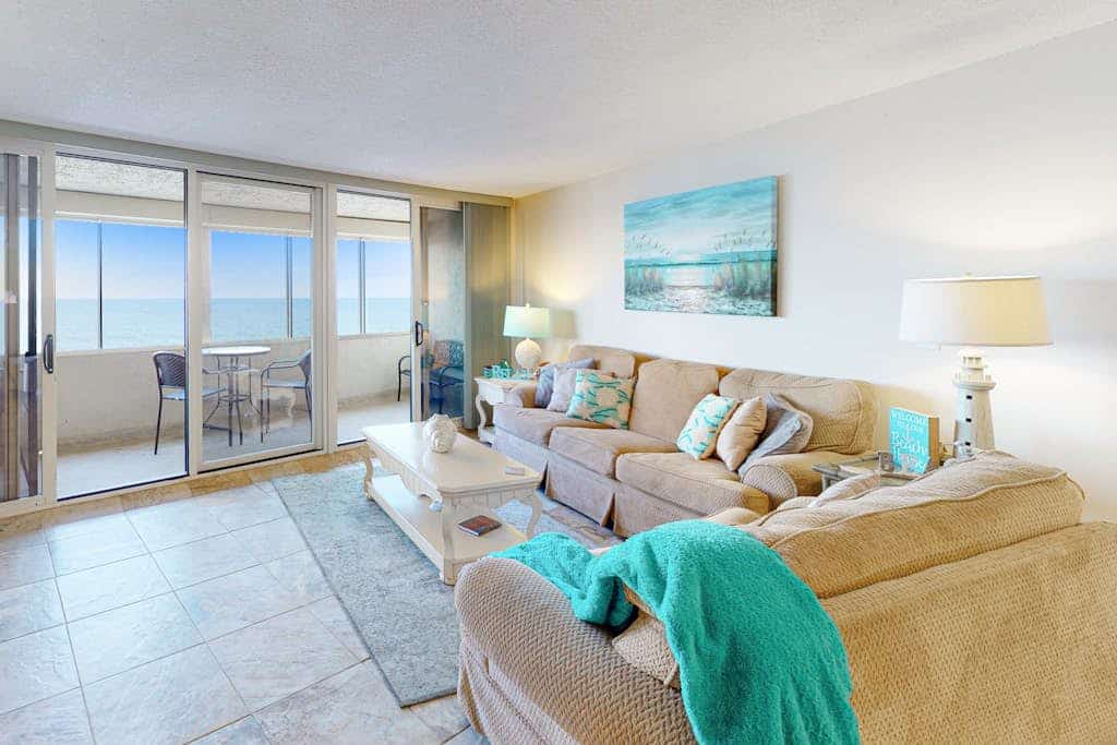 Roomy Condo in Gorgeous Oceanfront Complex w/Shared Pool, Private W/D, Free WiFi
