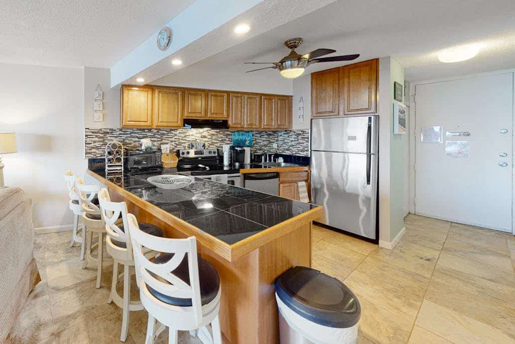 Roomy Condo in Gorgeous Oceanfront Complex w/Shared Pool, Private W/D, Free WiFi
