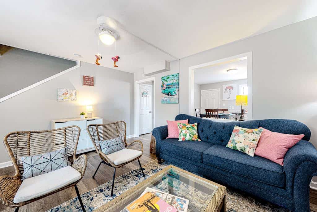 Fun, Contemporary Townhouse w/ Free WiFi, Washer/Dryer, & Full Kitchen