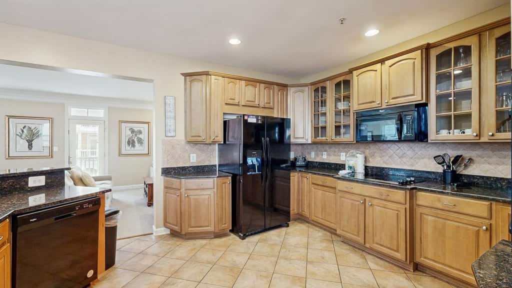 Beautiful home in Bayside complex with pool, washer/dryer, & free WiFi