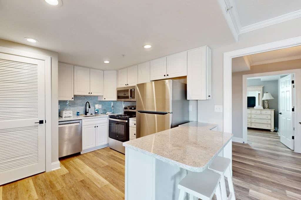 Newly renovated condo 1 block from beach w/ pool & balcony w/ partial bay views