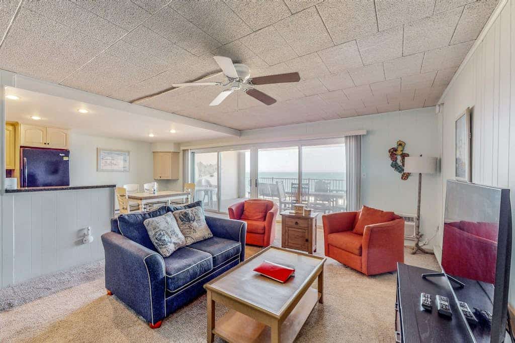 Charming Condo Right on the Beach w/Shared Pool, Free WiFi, Private W/D
