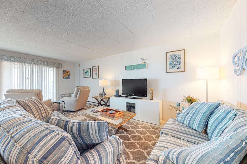 Comfortable and Convenient Oceanside Condo w/Shared Pool, Free WiFi, & Balcony