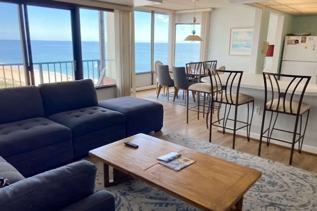 Unique Condo w/Side Views of the Beach, Private Balcony, Shared Pools, Gym, A/C