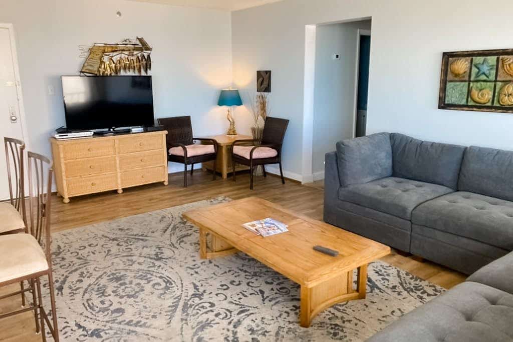 Unique Condo w/Side Views of the Beach, Private Balcony, Shared Pools, Gym, A/C