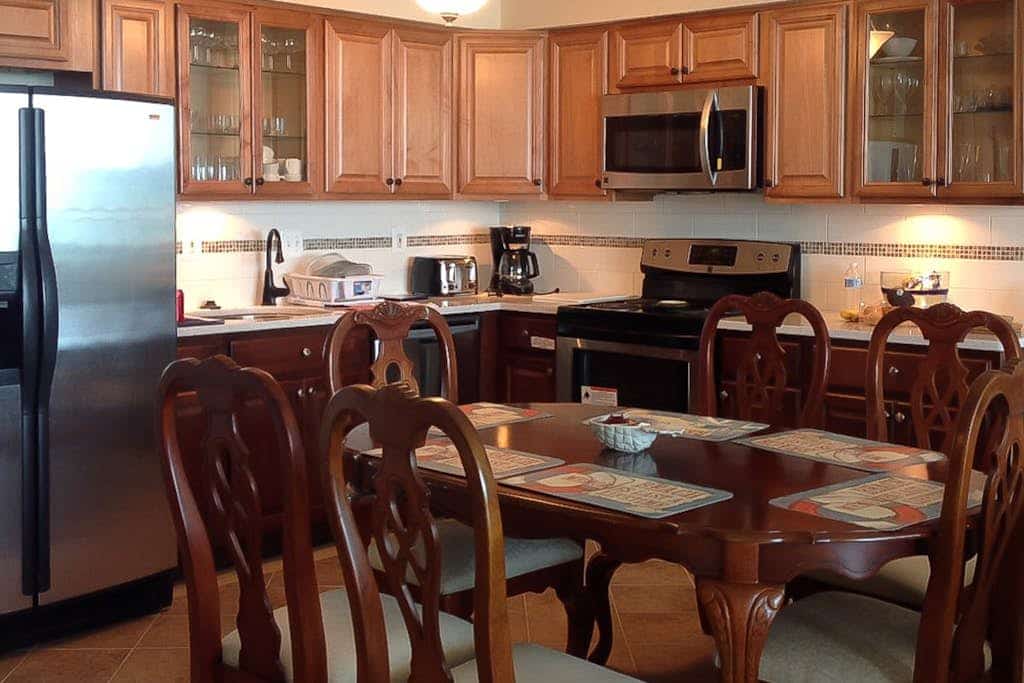 Terrific beachfront condo with pools, gym, sauna, balcony, & A/C