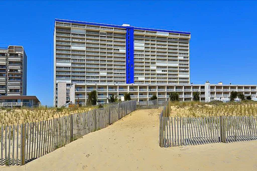 Waterfront condo with balcony, terrific vews, pools, sauna, gym, & game room