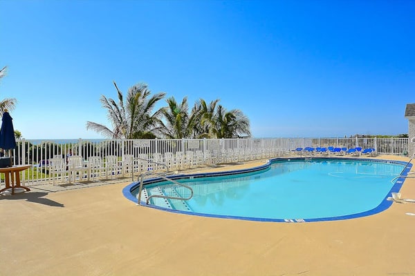 Beachfront condo with balcony, pools, sauna, gym, & game room