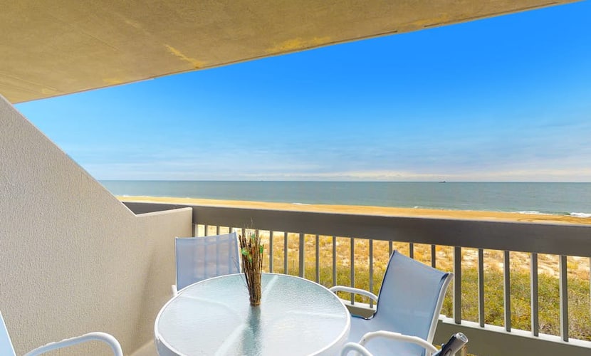 Wonderful Suite in Beachfront Complex w/Shared Pool, Free WiFi, Private W/D