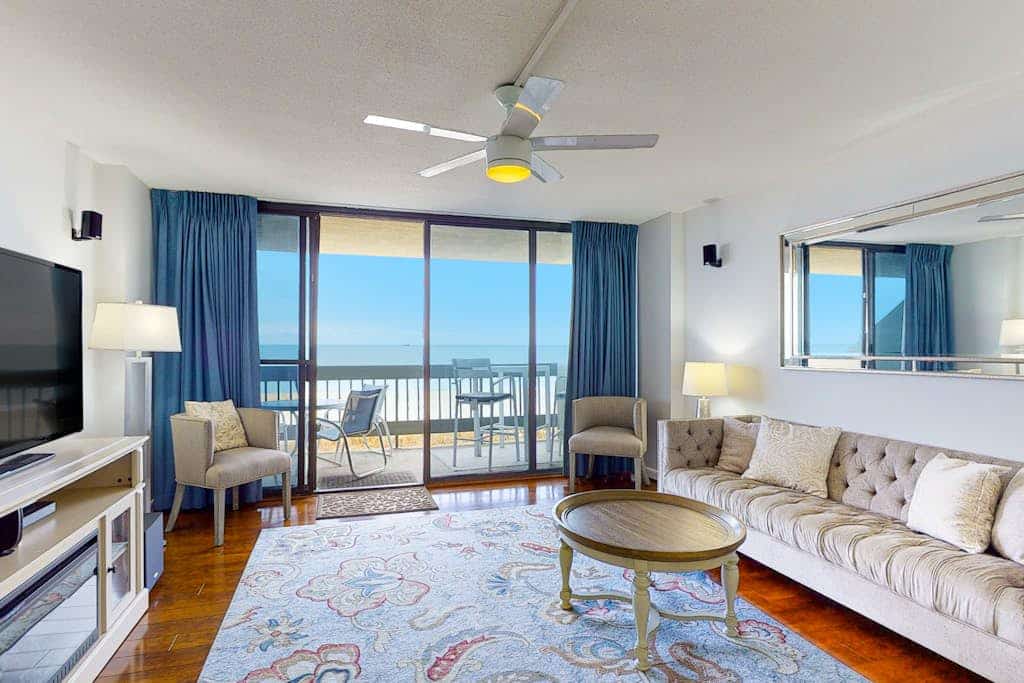 Wonderful Suite in Beachfront Complex w/Shared Pool, Free WiFi, Private W/D