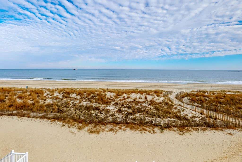 Beachfront Family-Friendly Townhouse w/Deck, Free WiFi, Partial AC, Water Views