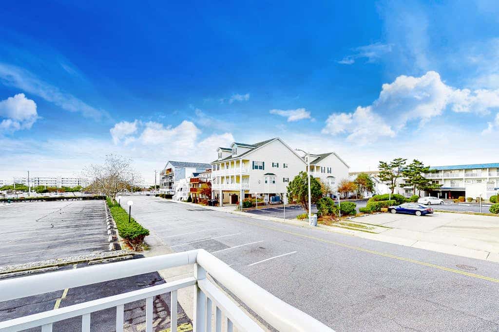 Large and Spacious Beachfront Condo w/Furnished Balcony, Free WiFi, & Central AC