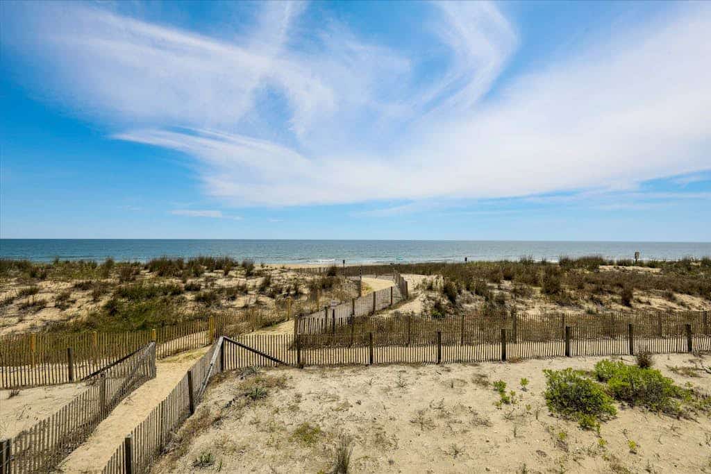 Large and Spacious Beachfront Condo w/Furnished Balcony, Free WiFi, & Central AC