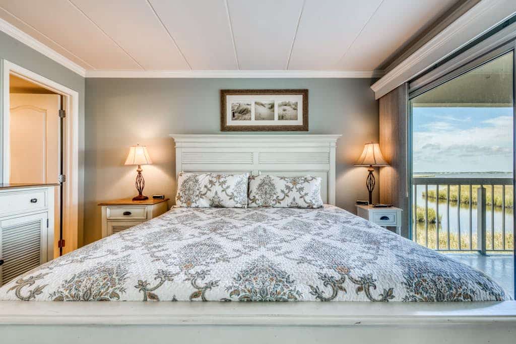 Condo Steps Away to the Beach w/Bayfront Views, a Shared Hot Tub & Pool
