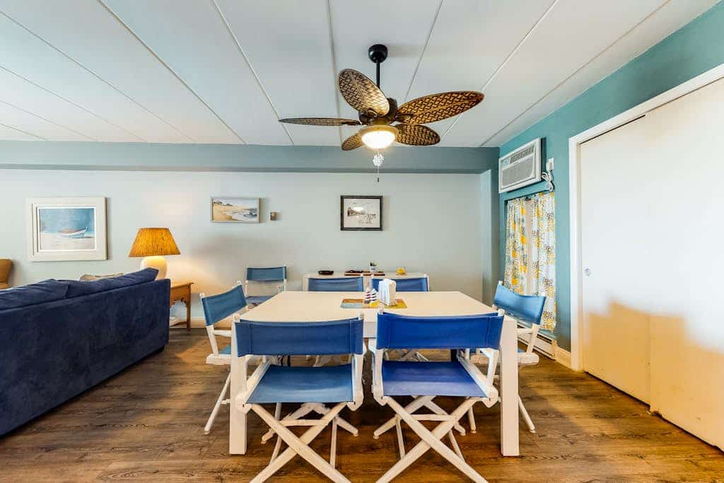 Beachfront condo w/furnished balcony & shared outdoor pool