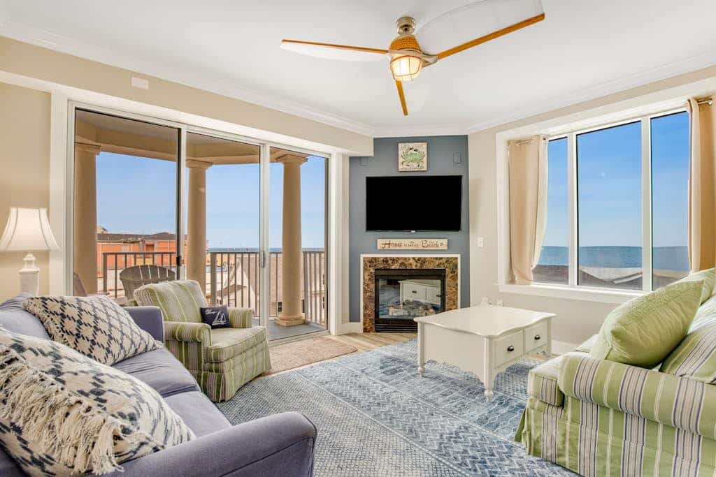 Oceanfront Condo w/Central A/C, WiFi, Shared Pool, Ocean View, Gas Fireplace