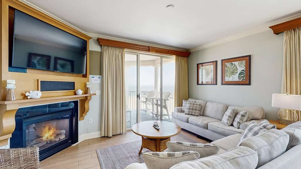 Oceanfront Belmont Towers Condo w/ Private W/D, Shared Pool, AC, Free WiFi