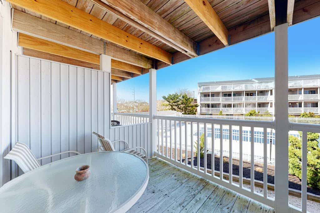 Beachwalk Townhouse w/ AC, Free WiFi, Private W/D, Shared Pool - Near the Ocean