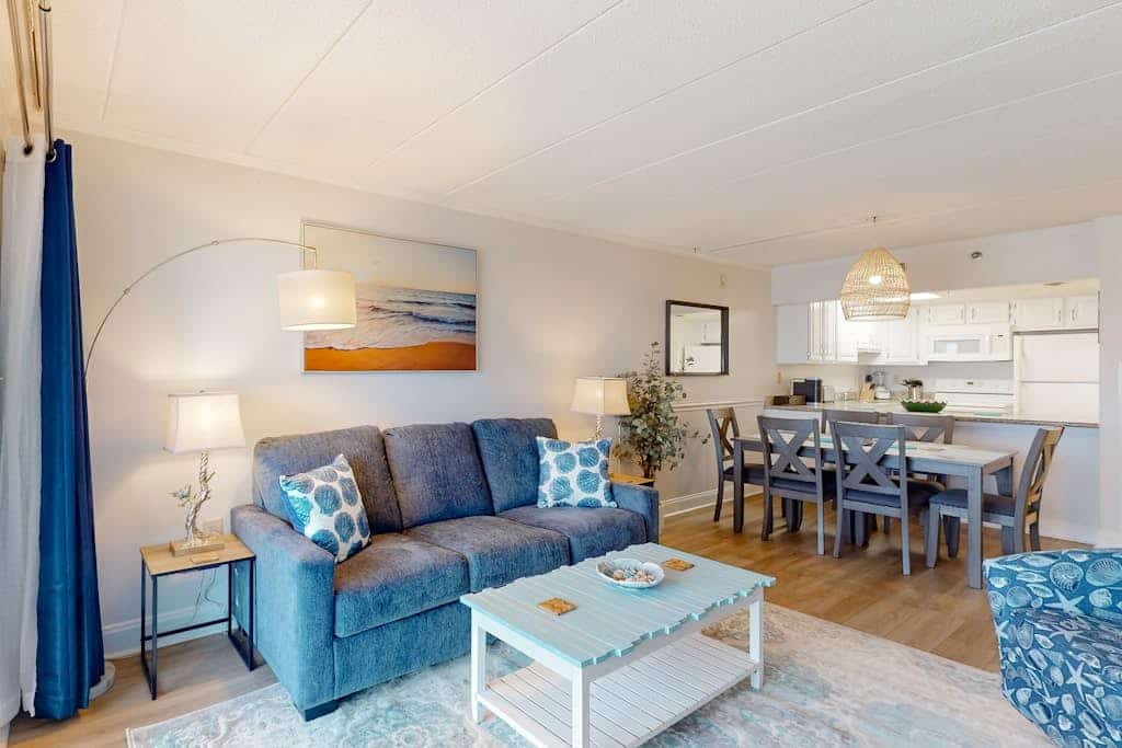 Oceanfront Condo w/ Balcony & Amazing Beach Views