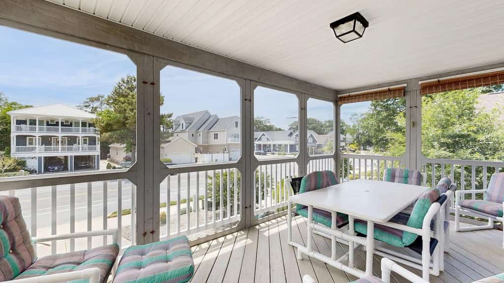 Spacious Multi-Level Home w/Decks, Central AC, Washer/Dryer, Free WiFi, & More