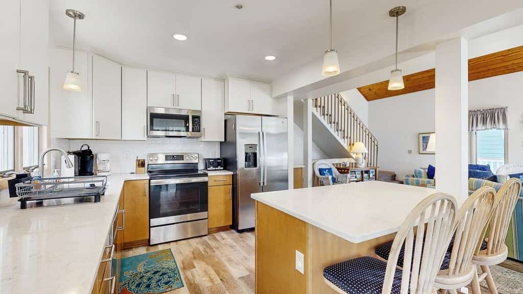 Spacious Multi-Level Home w/Decks, Central AC, Washer/Dryer, Free WiFi, & More
