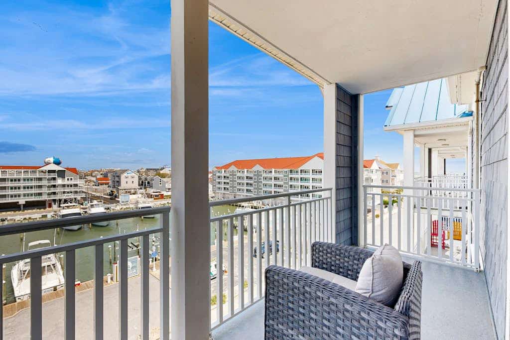 Fantastic Fifth-Floor Vacation Retreat Overlooking Bay & Marina w/Free WiFi, W/D