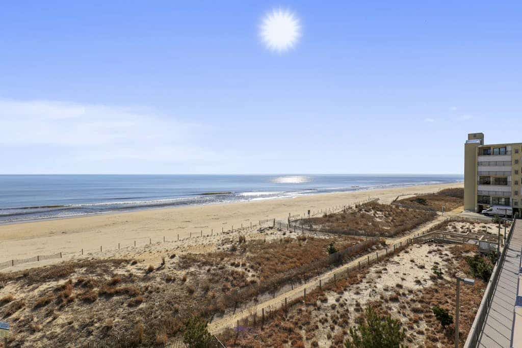 Attractive Suite in Oceanfront Complex w/Free WiFi, Private Washer/Dryer, & AC