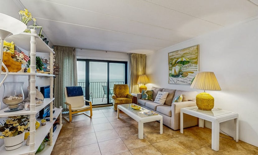 Splendid Vacation Suite w/Private Washer/Dryer, Central AC, Balcony, Free WiFi