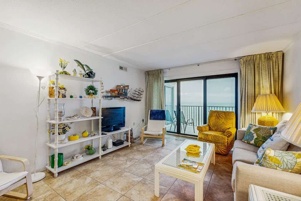 Splendid Vacation Suite w/Private Washer/Dryer, Central AC, Balcony, Free WiFi