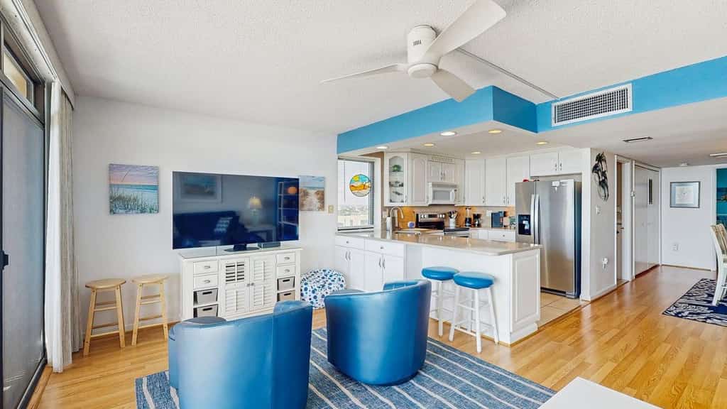 Steps to the beach - oceanfront condo with pool, balconies & AC