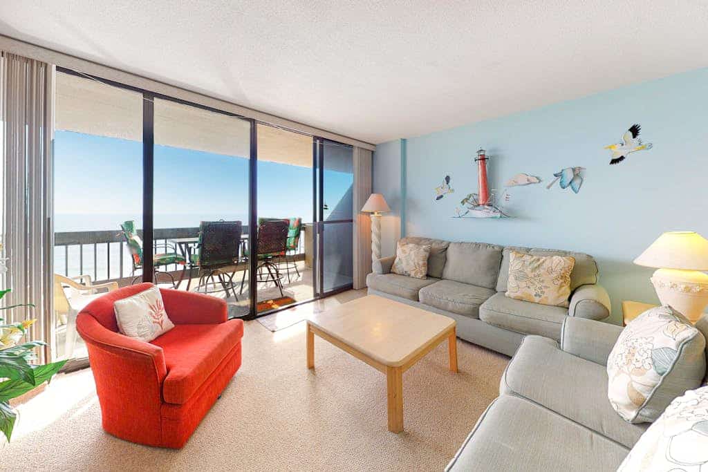 Convenient Condo in Gorgeous Oceanfront Location w/Shared Pool, Free WiFi